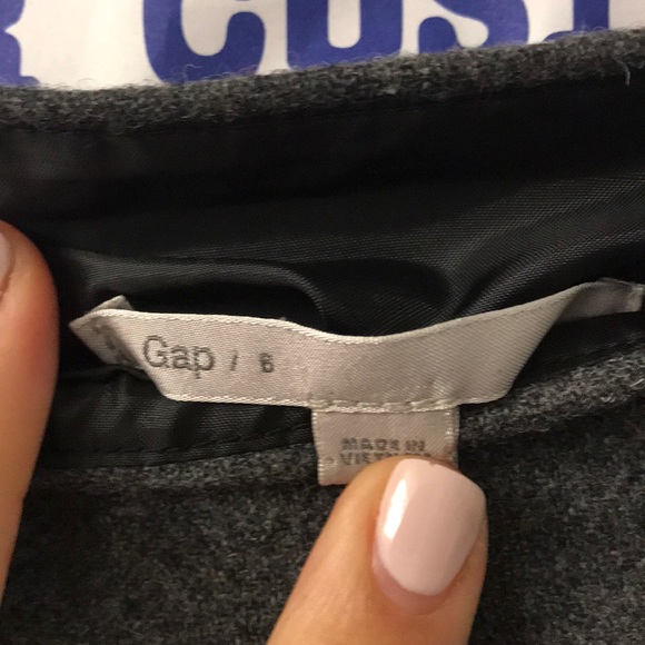 Like New Gap size 6 skirt - Picture 2 of 2